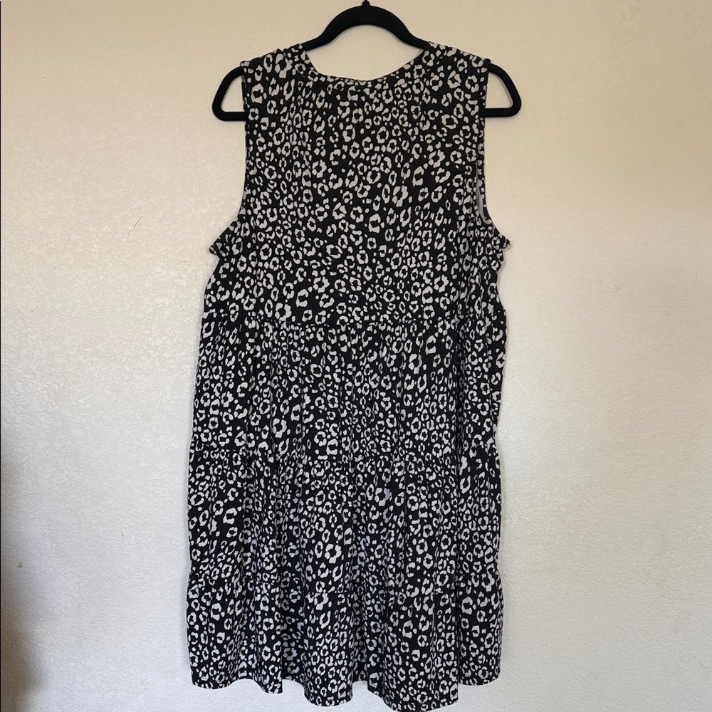 entro Black and White Leopard Print Sleeveless Mini Dress